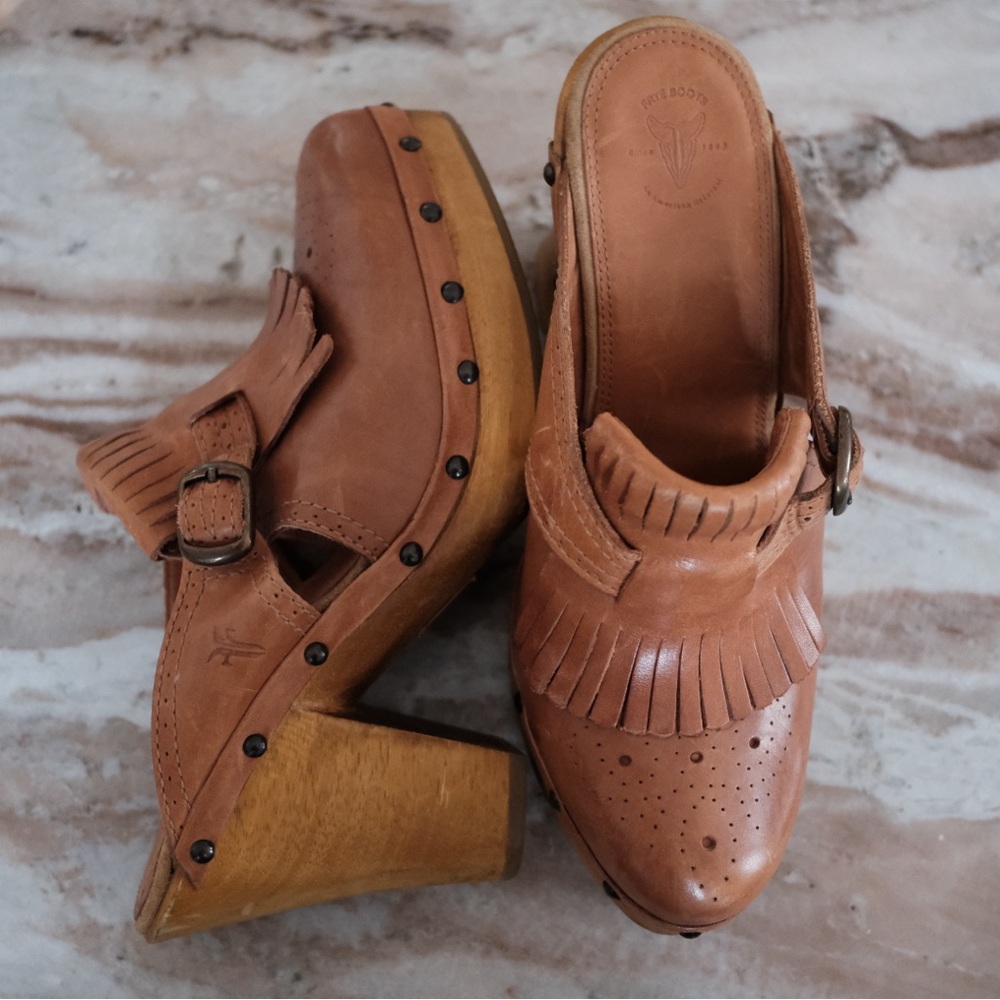 Frye Elle Kiltie Fringe Leather Clogs Wood Size 7 B